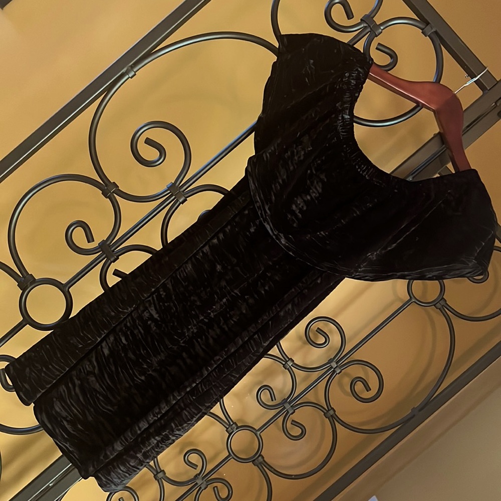 ENTRO Black Velvet Beauty Dress - Picture 1 of 7